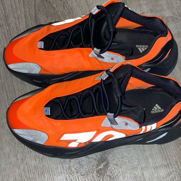 Yeezy orange and black size 7 youth woman’s 8.5 - Picture 2 of 3